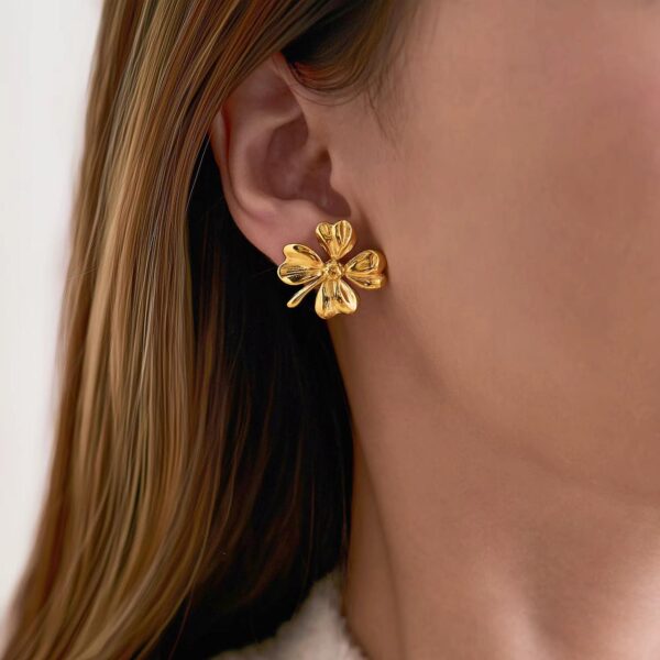 The Clover Luxe Set earrings