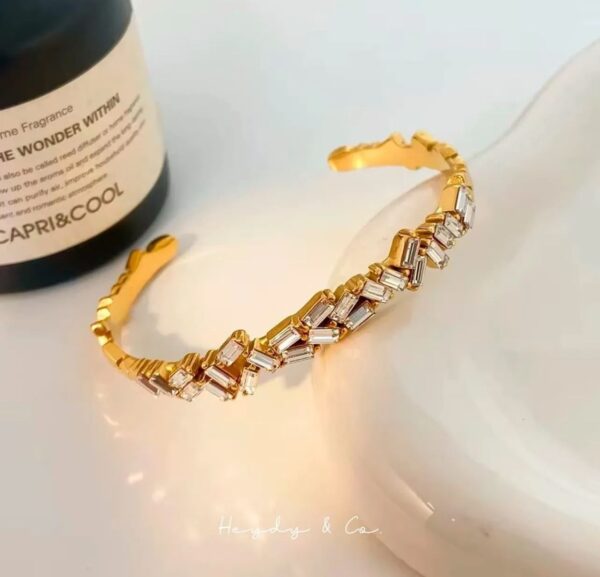 Luxury Zircon Inlaid Opening