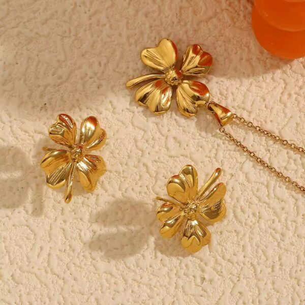 The Clover Luxe Set Necklace - Image 2