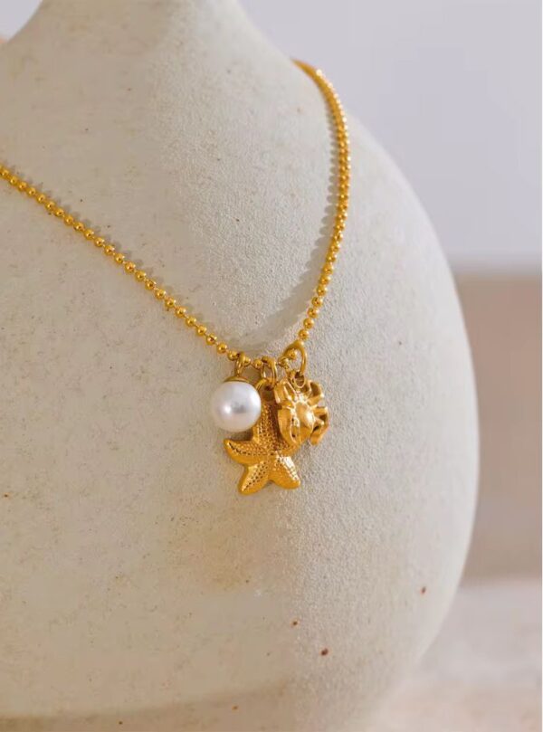 Ocean pearl necklace