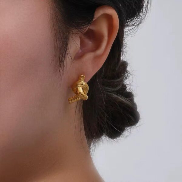 Golden Knot