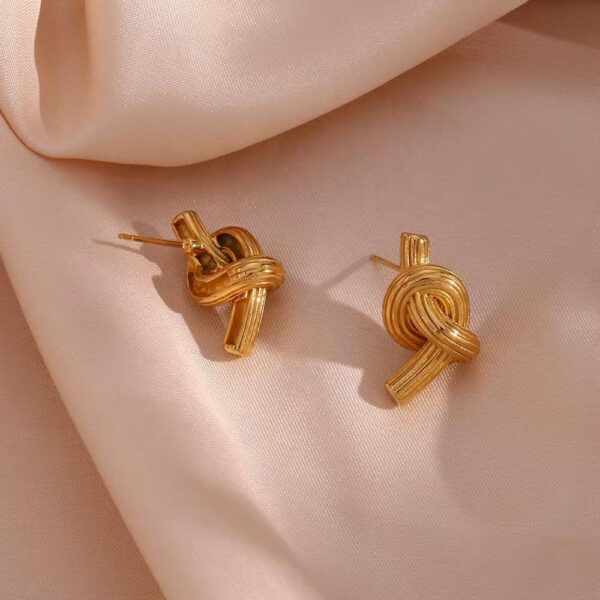 Golden Knot - Image 2