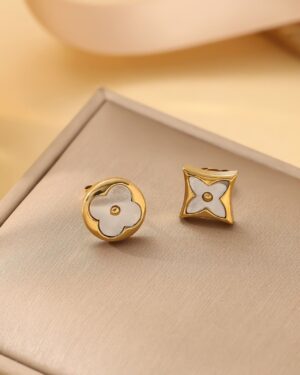 Luna Clover Stud Earrings