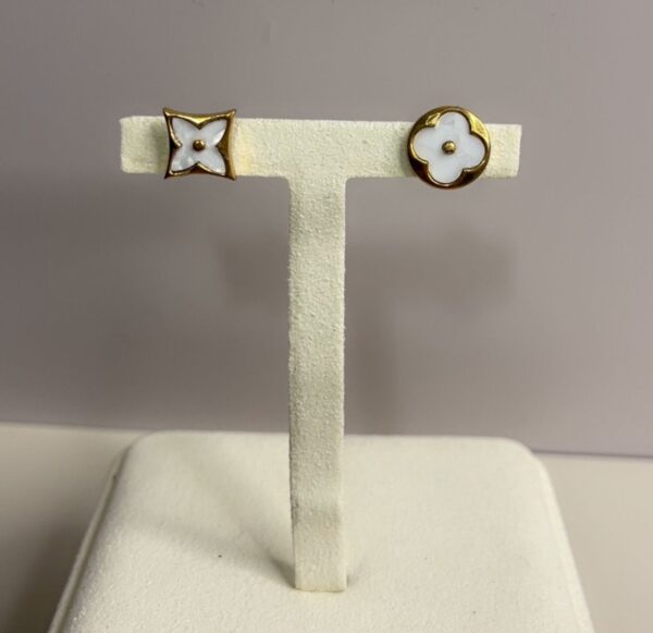 Luna Clover Stud Earrings - Image 3