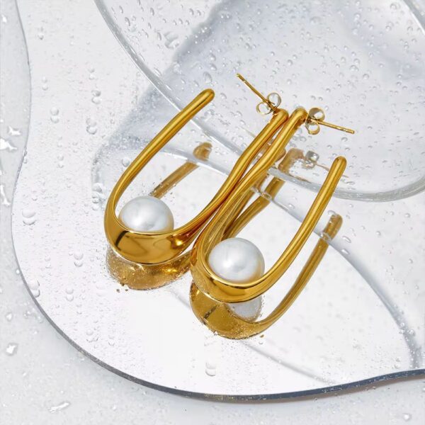 Sculpted Glow Pearl Earrings - Image 4