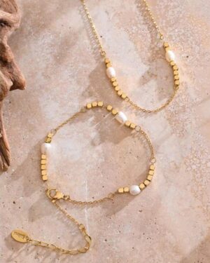 Set natural pearls
