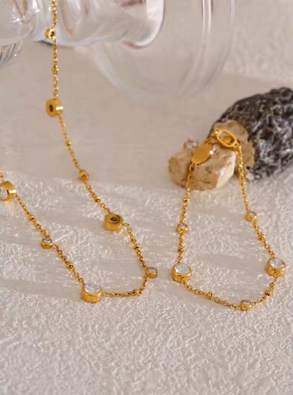 Set sparkling zirconia