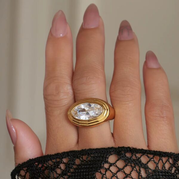Vintage large zircon Ring - Image 2