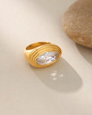 Vintage large zircon Ring