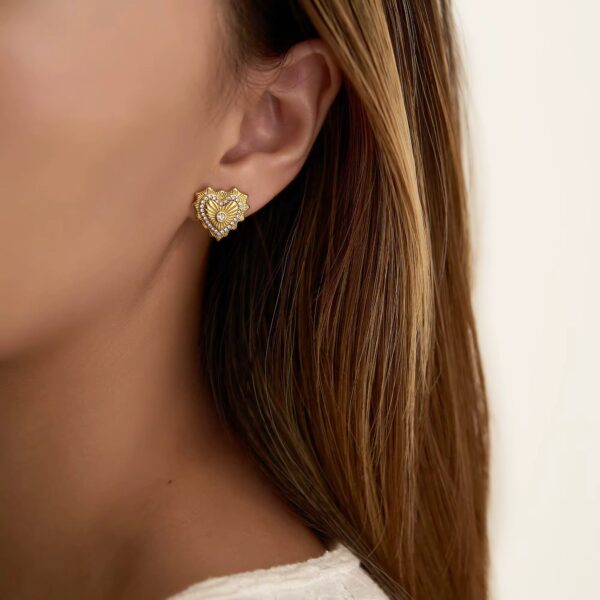 Amour Radiance Studs