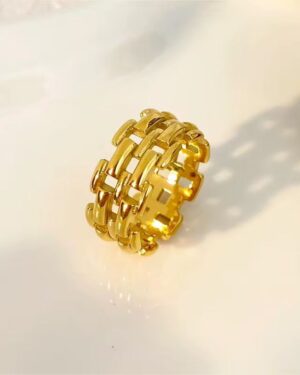 Golden Link Statement Ring